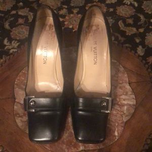 LOUIS VUITTON ladies shoe sz 8